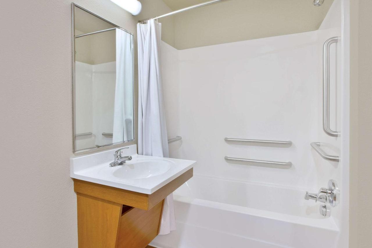 Woodspring Suites Мидленд Экстерьер фото