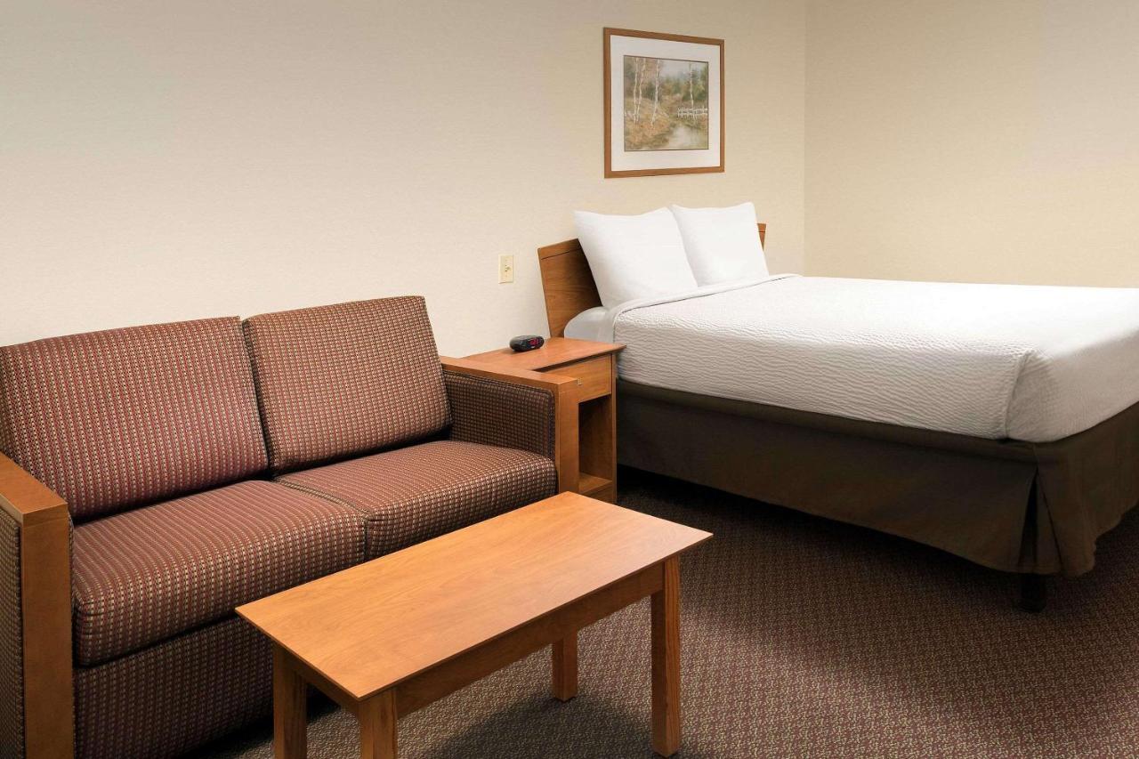 Woodspring Suites Мидленд Экстерьер фото