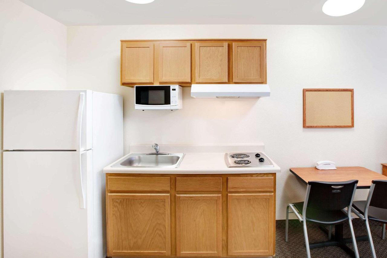 Woodspring Suites Мидленд Экстерьер фото