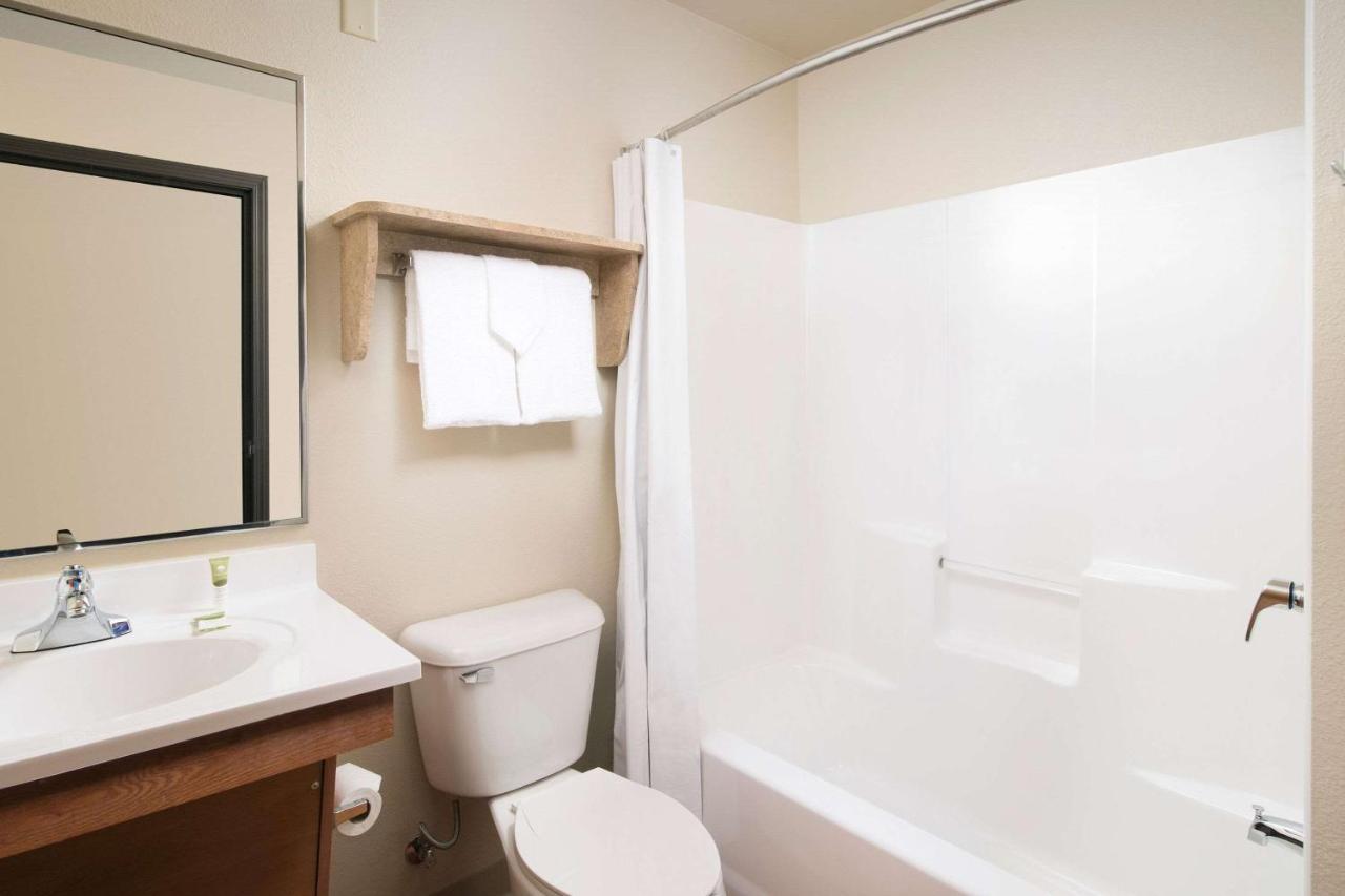 Woodspring Suites Мидленд Экстерьер фото