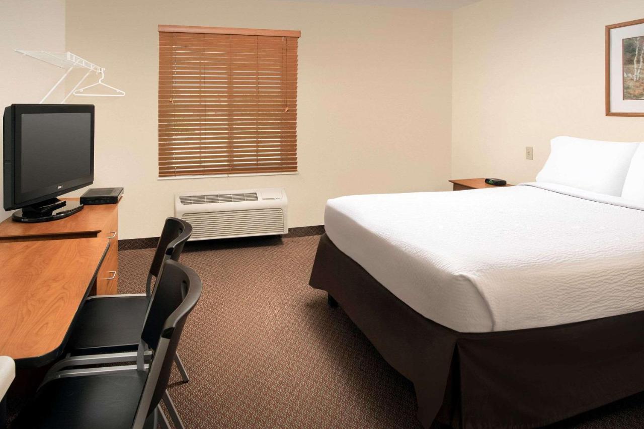 Woodspring Suites Мидленд Экстерьер фото