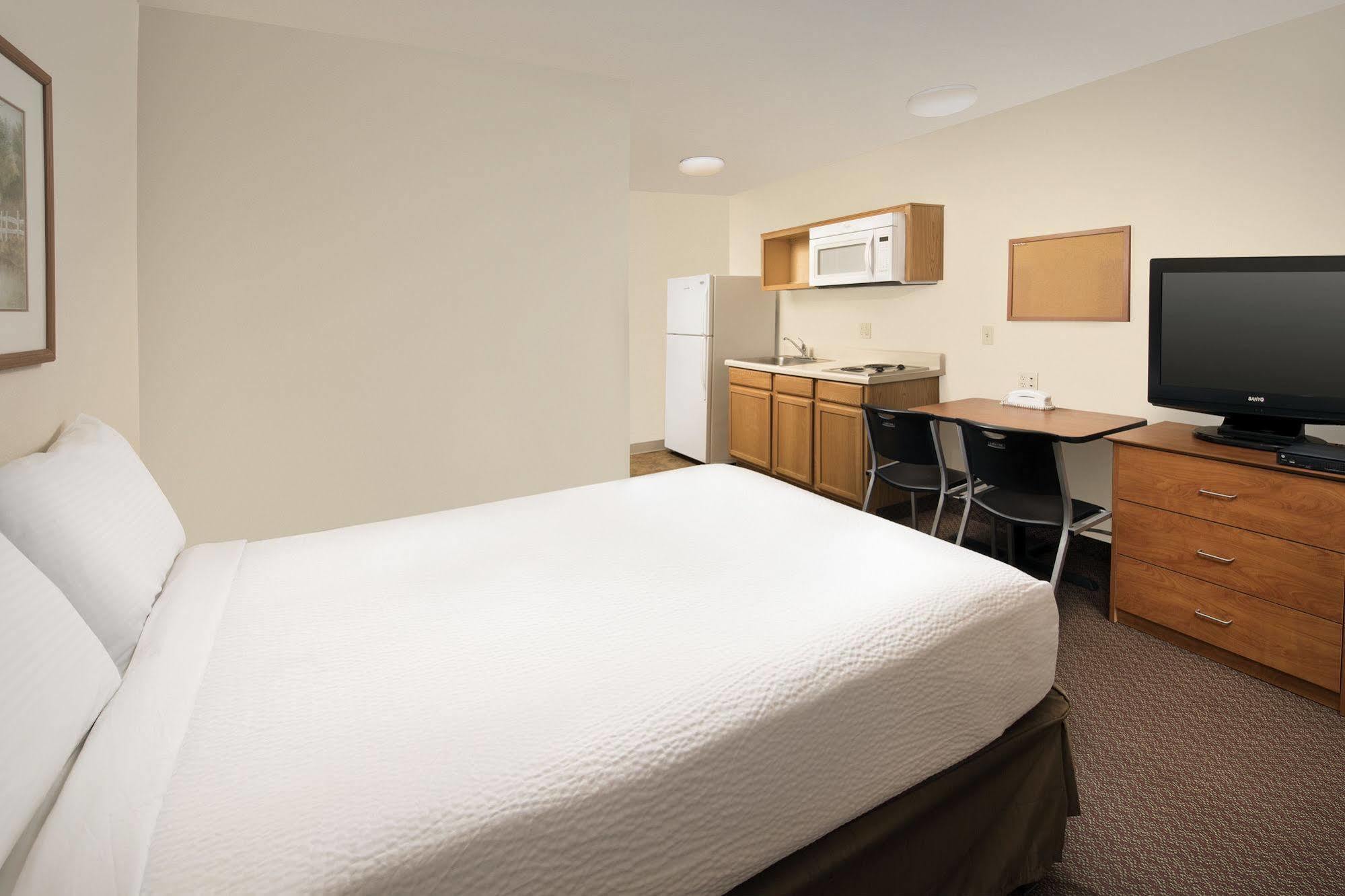 Woodspring Suites Мидленд Экстерьер фото